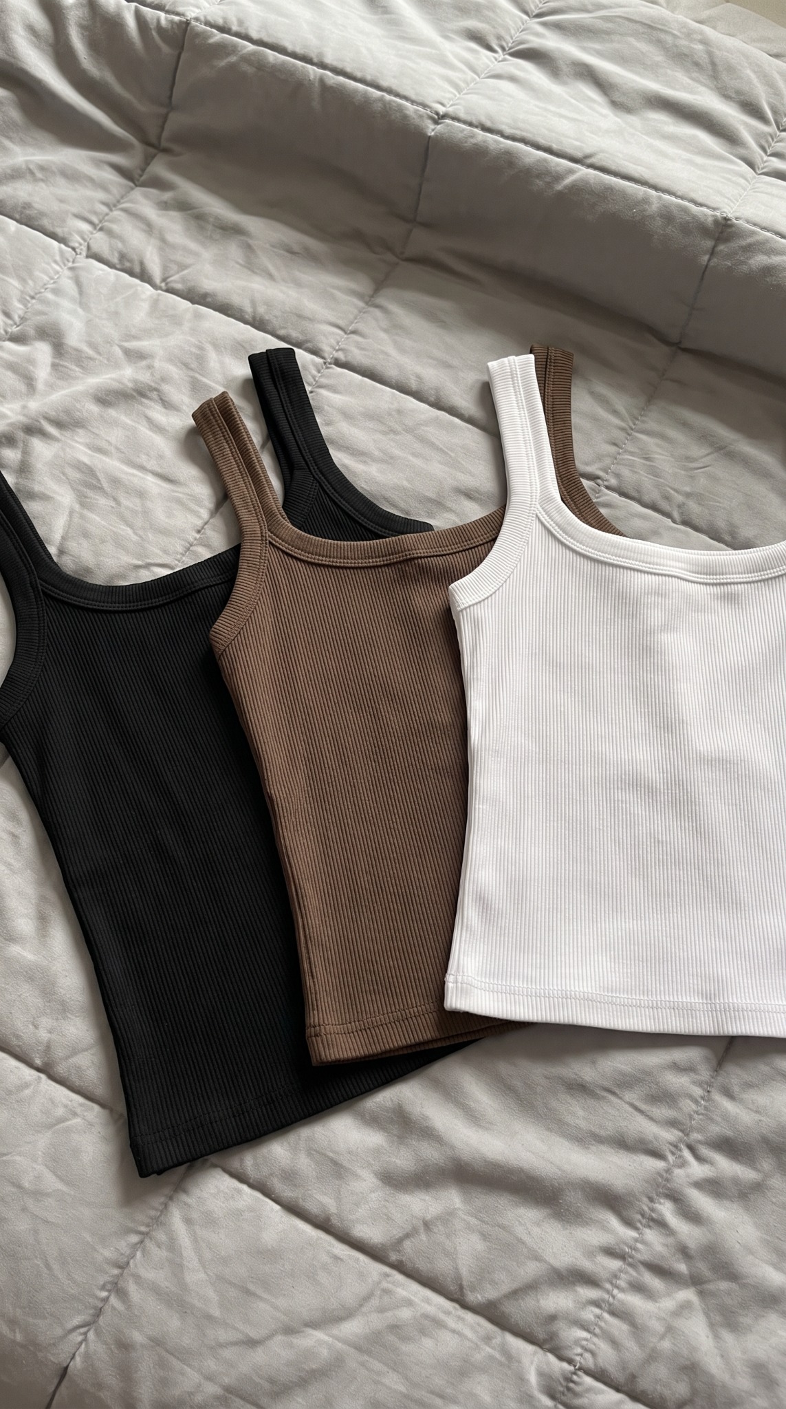 Kit 3 Roupas na Cama